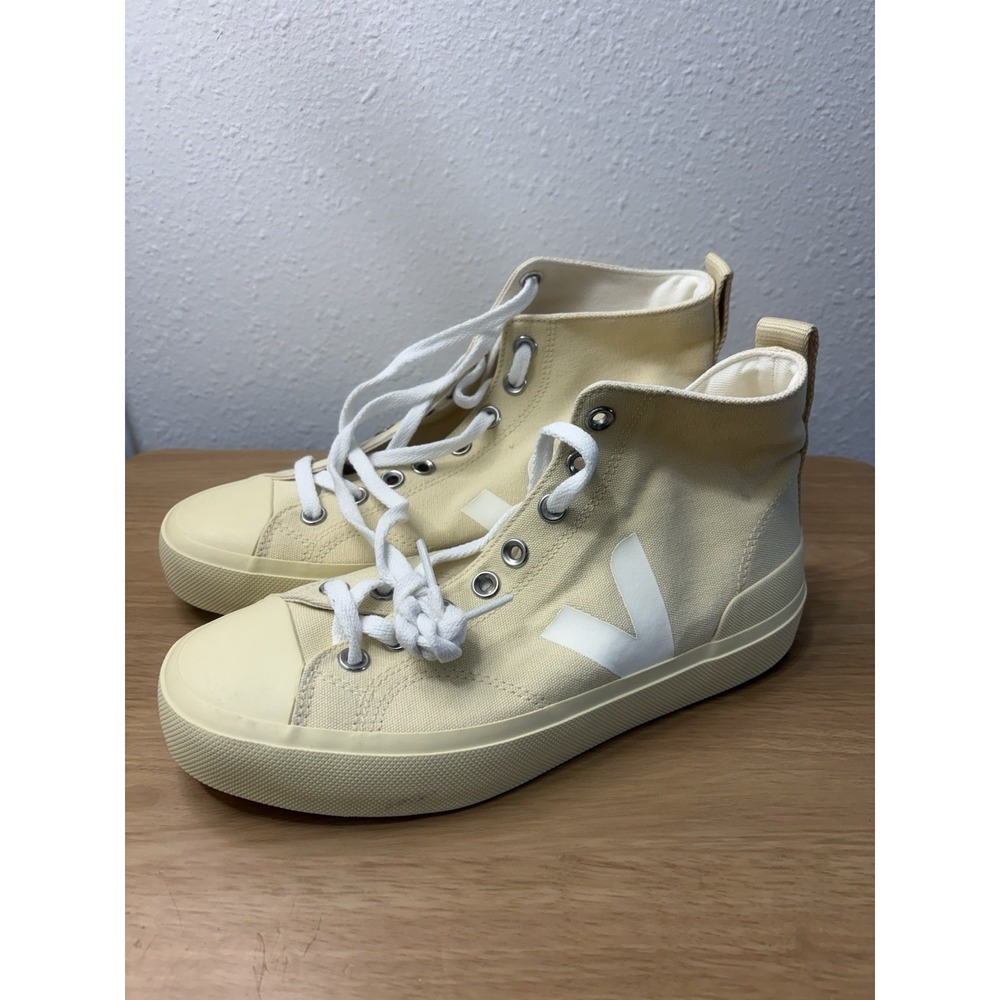 Veja Wata II High Top Sneaker Butter White size 9 - RARE!